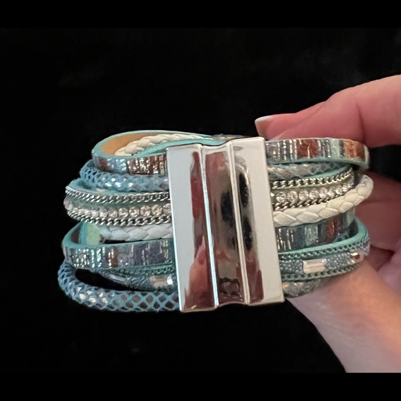 Women’s bracelet with magnetic closure - Picture 2 of 8